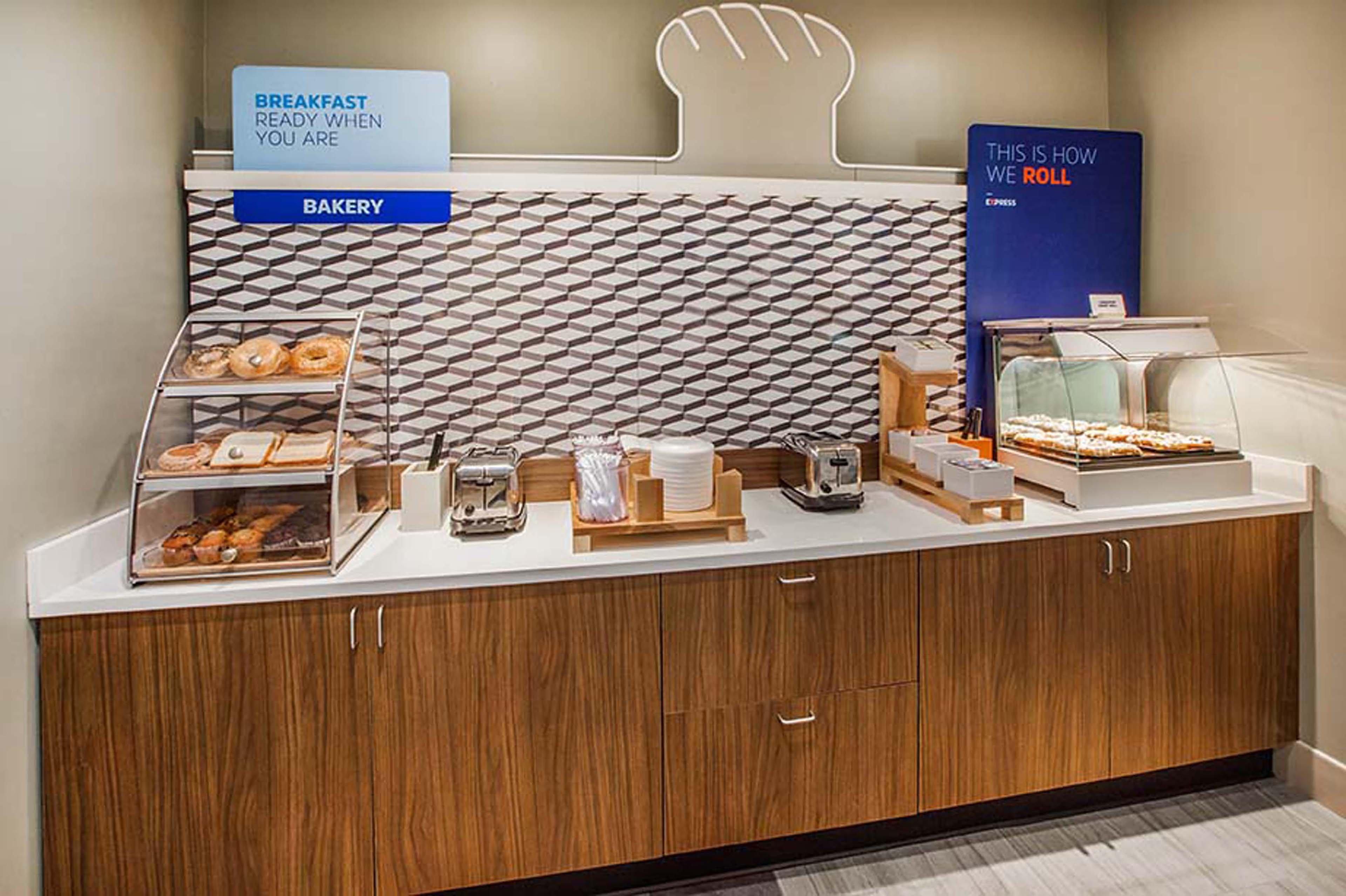 Holiday Inn Express & Suites Perry-National Fairground Area By Ihg Екстериор снимка
