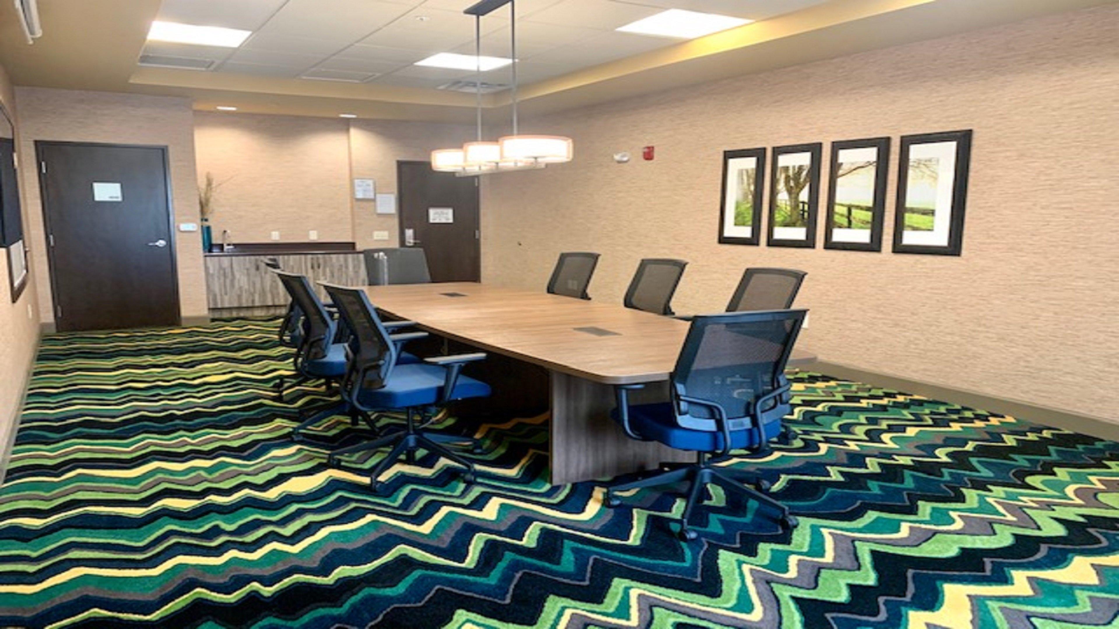 Holiday Inn Express & Suites Perry-National Fairground Area By Ihg Екстериор снимка