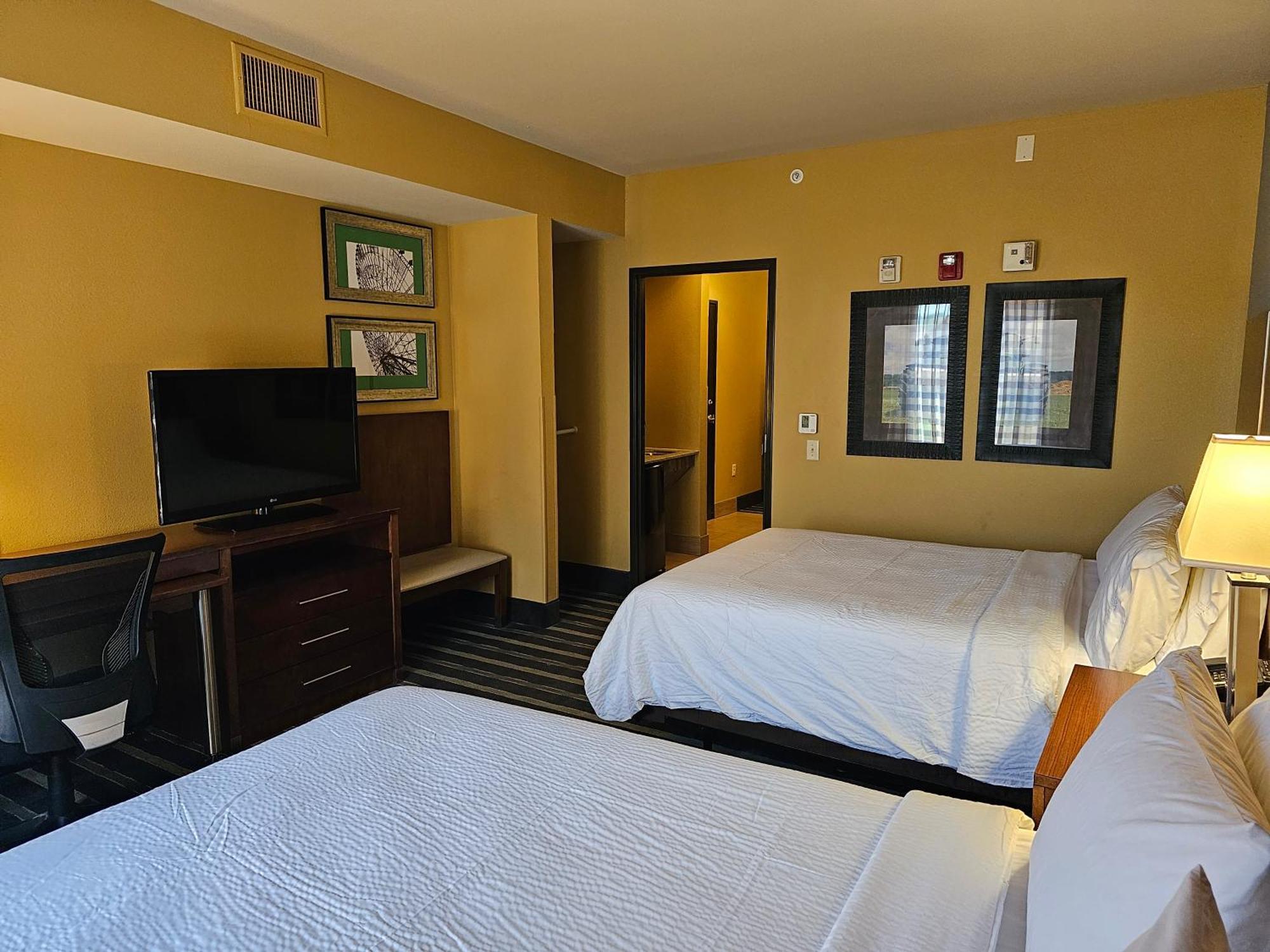 Holiday Inn Express & Suites Perry-National Fairground Area By Ihg Екстериор снимка