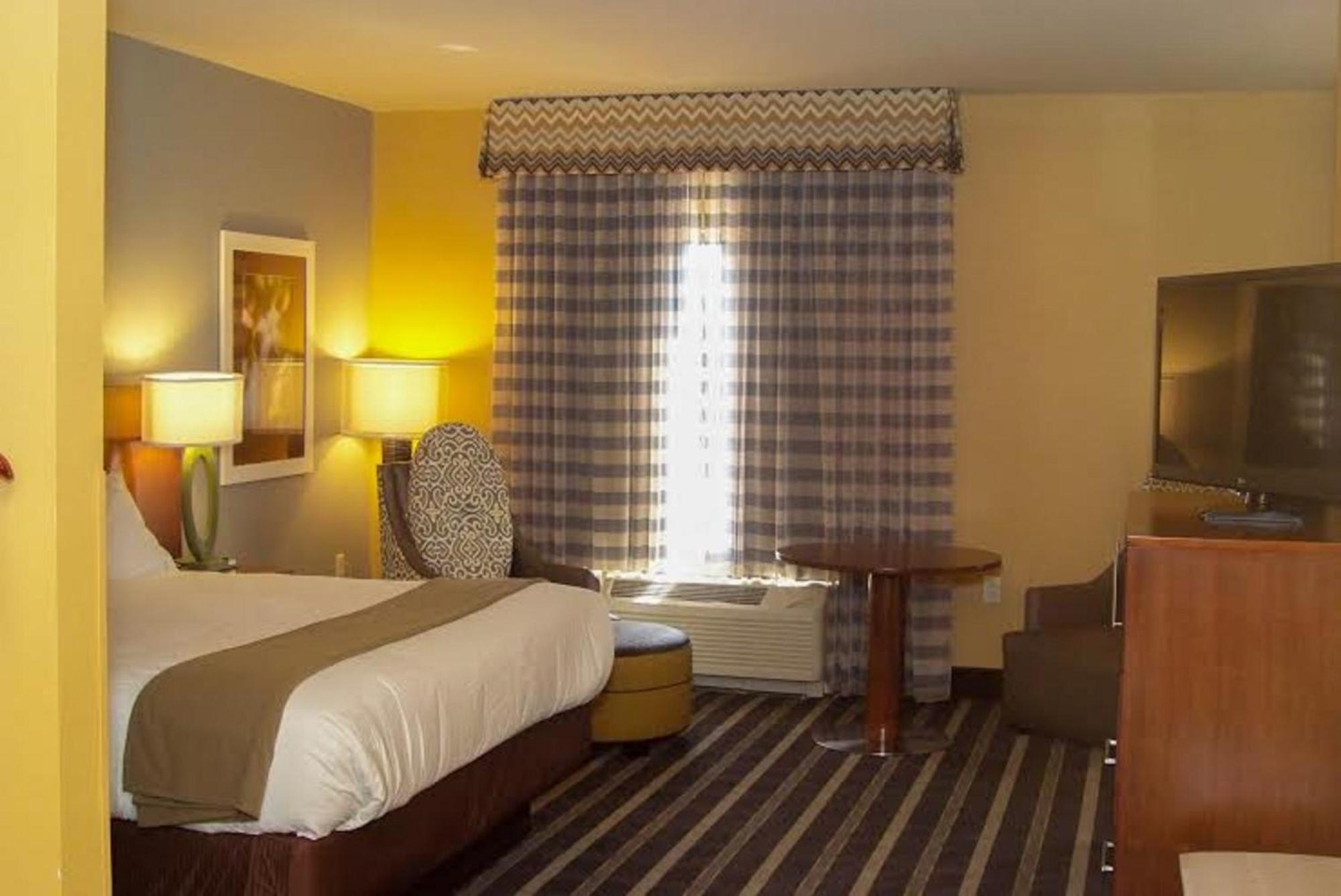 Holiday Inn Express & Suites Perry-National Fairground Area By Ihg Екстериор снимка