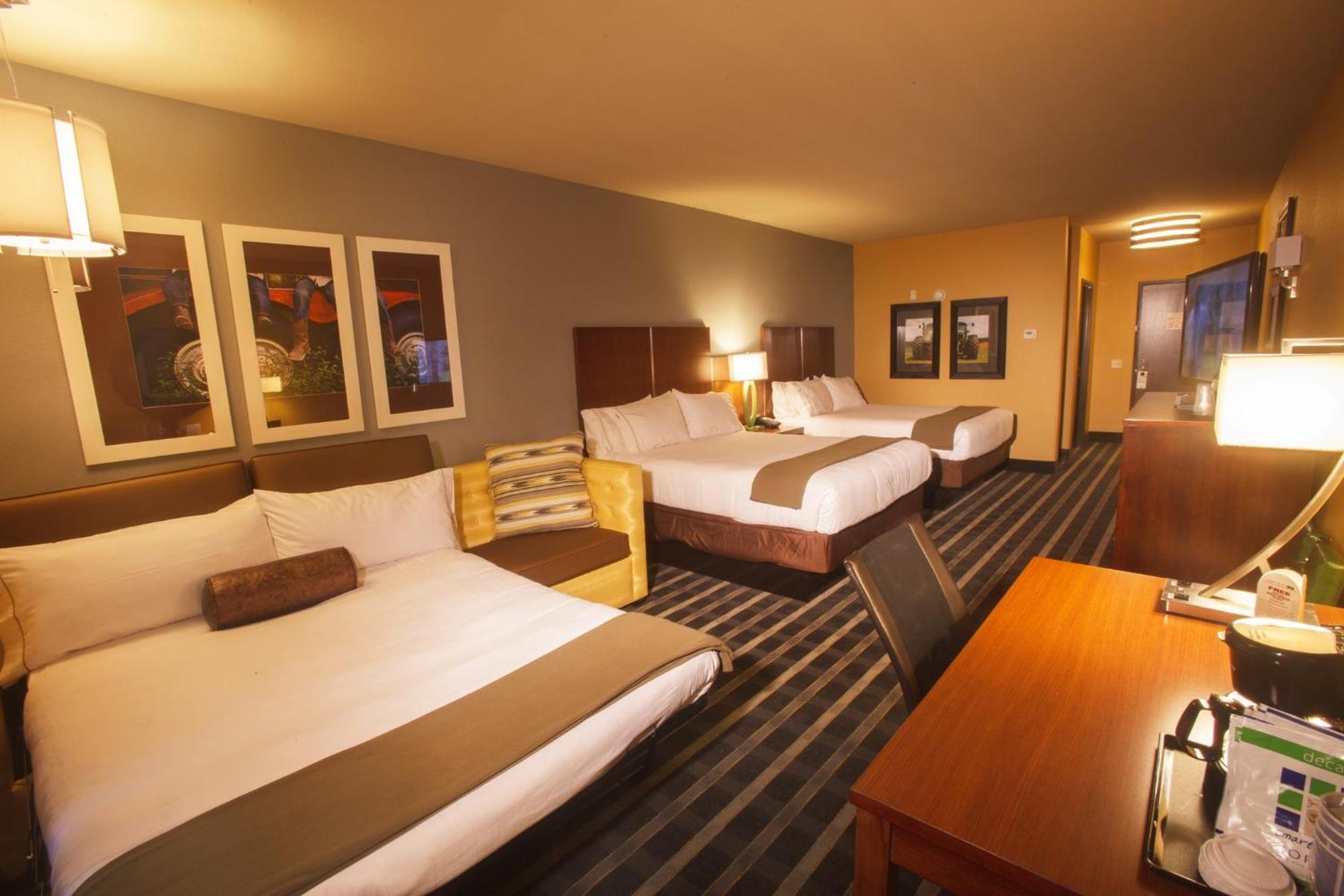 Holiday Inn Express & Suites Perry-National Fairground Area By Ihg Екстериор снимка