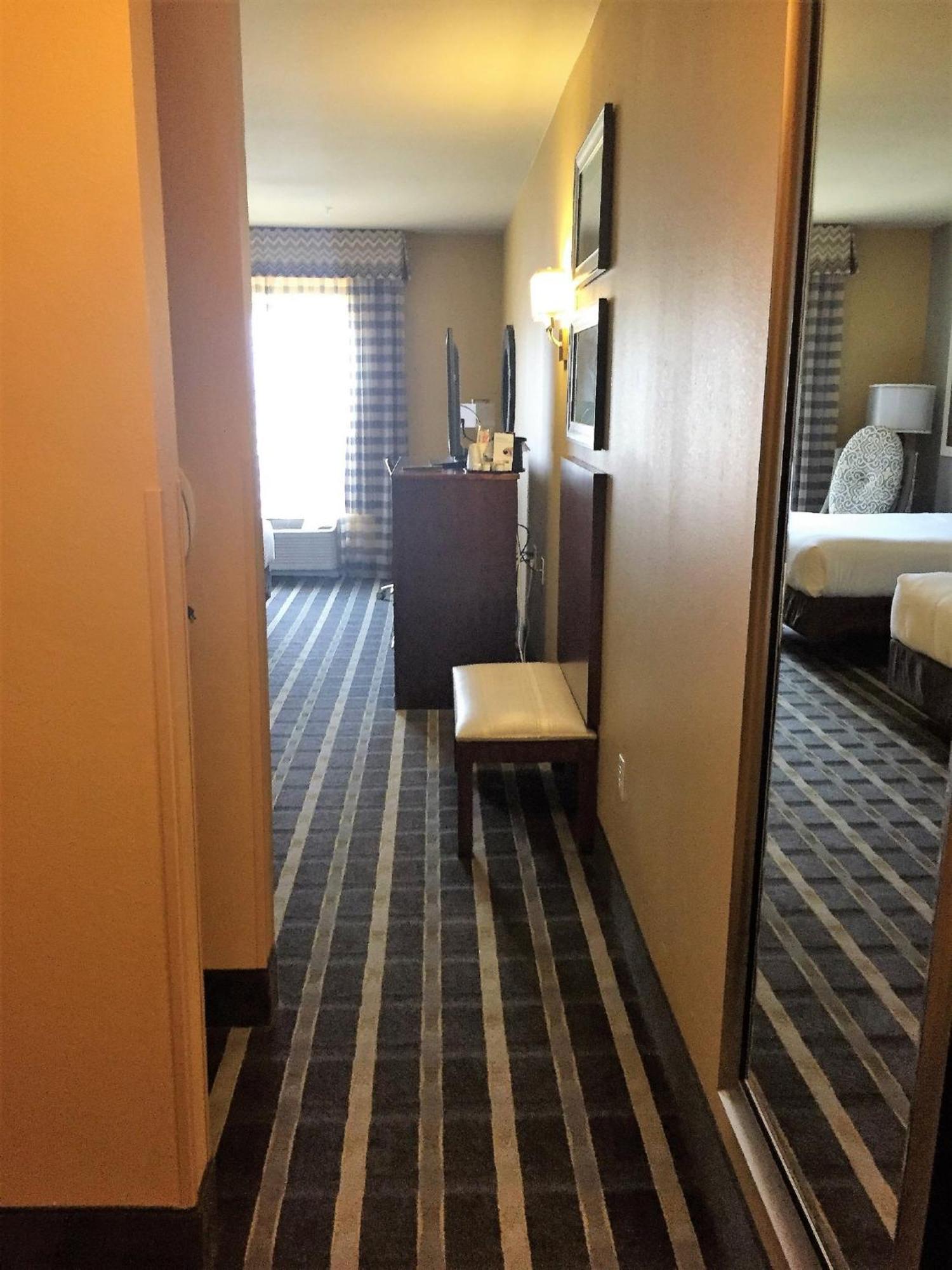 Holiday Inn Express & Suites Perry-National Fairground Area By Ihg Екстериор снимка
