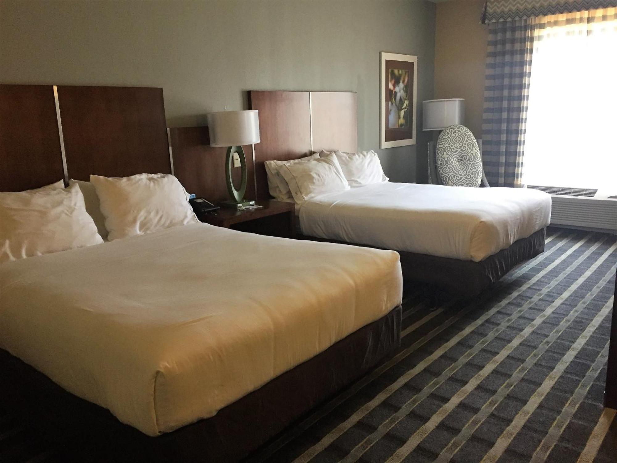 Holiday Inn Express & Suites Perry-National Fairground Area By Ihg Екстериор снимка