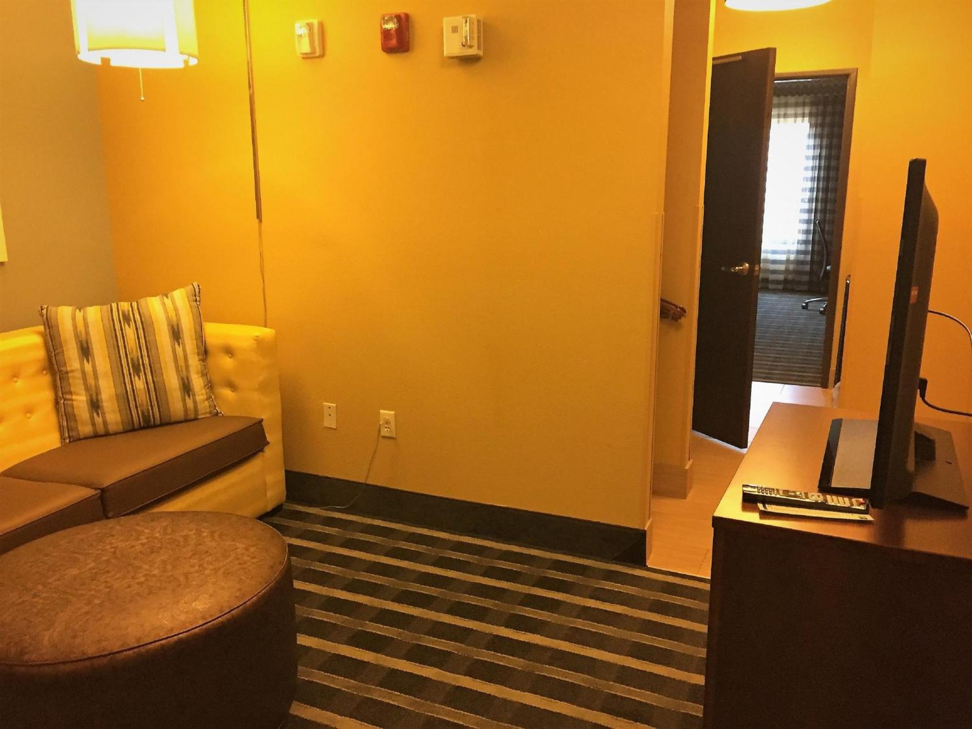 Holiday Inn Express & Suites Perry-National Fairground Area By Ihg Екстериор снимка