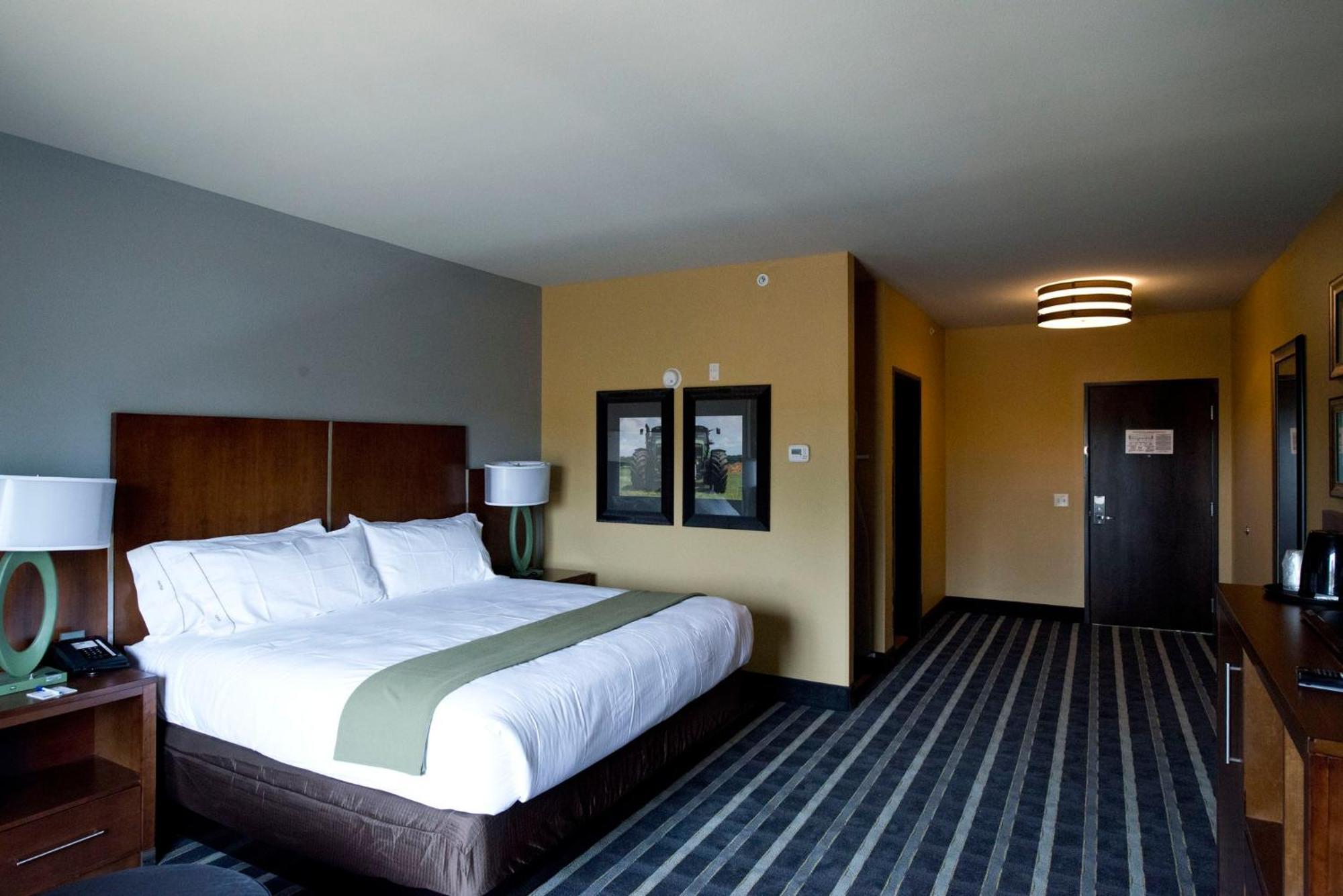Holiday Inn Express & Suites Perry-National Fairground Area By Ihg Екстериор снимка